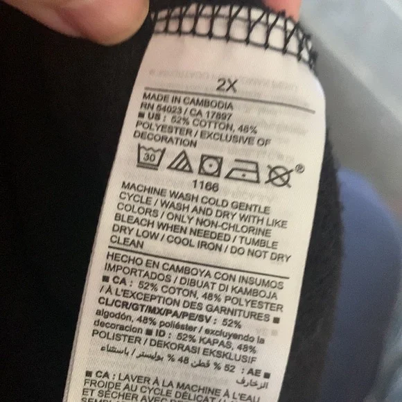 Holiday sweatshirt - Picture 4 of 4